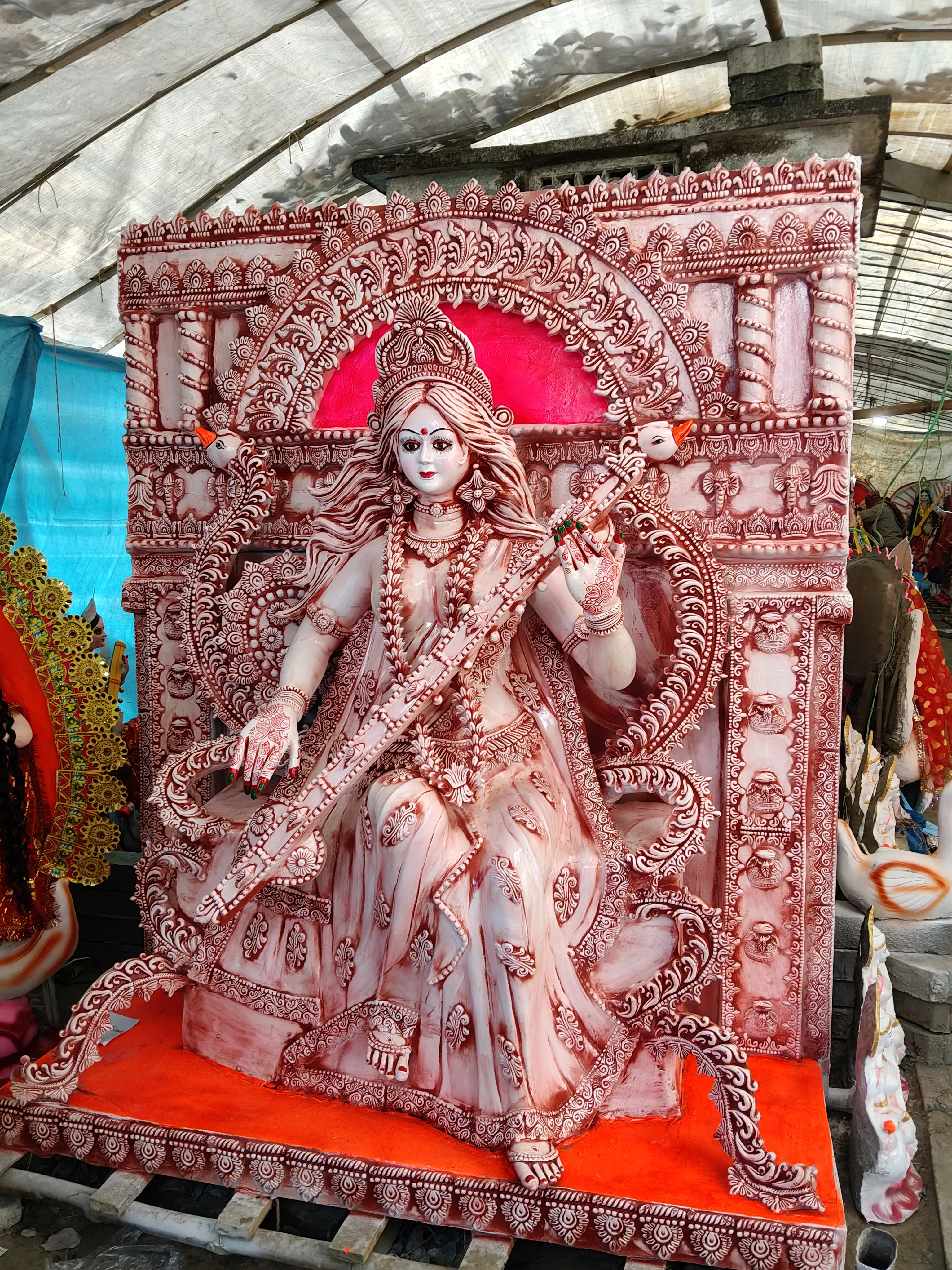सरस्वती माता मूर्ति