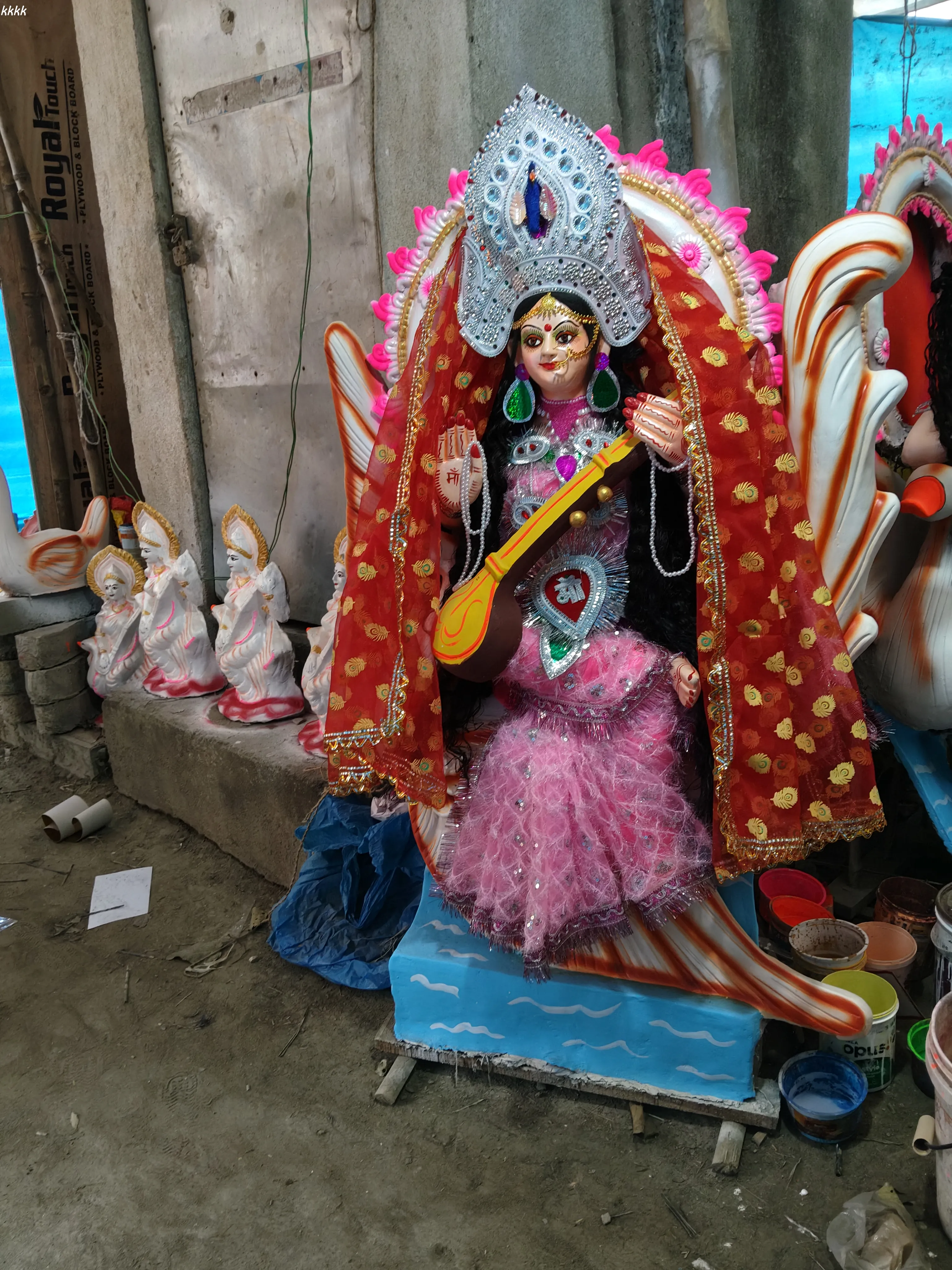 रंगीन वर्कशॉप मूर्ति कला